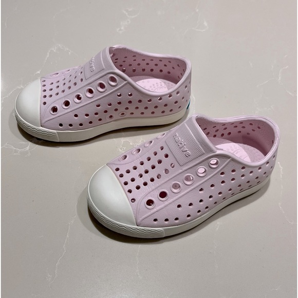Kids milk pink/shell white Natives size C5. Hardly used, in Excellent condition. - Picture 7 of 9